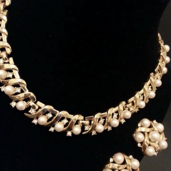 VINTAGE TRIFARI STONYBROOK SET OF NECKLACE EARRINGS PEARL CRYSTALS JEWELRY GOLD - Picture 6 of 10
